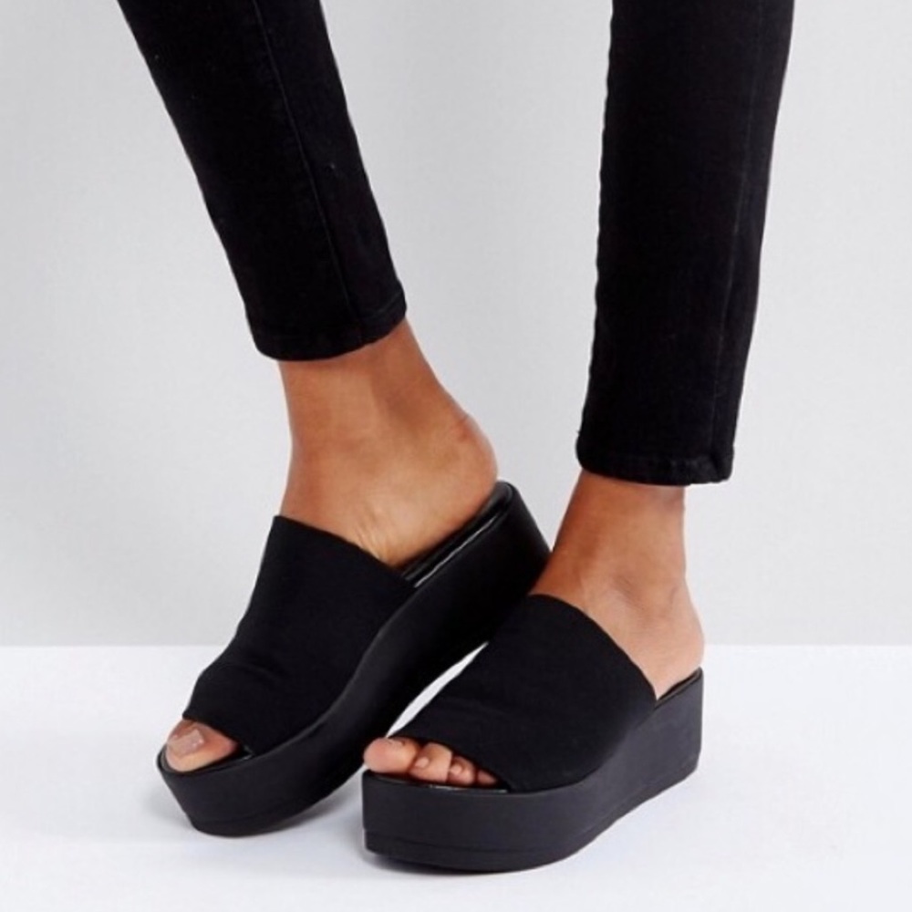 Bebe flats